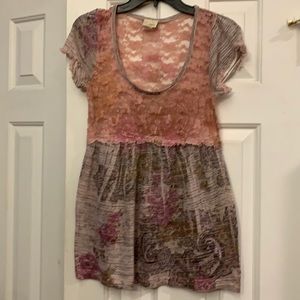 😍 Daytrip Semi sheer top lacey on top of blouse S